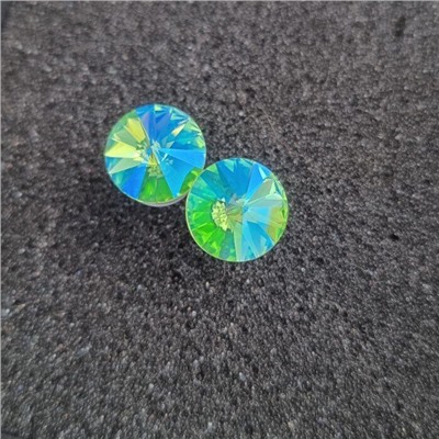 Серьги гвоздики круглые кристаллы, цвет: зеленый переливающийся, арт.001.617