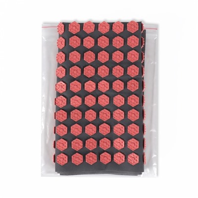 Ипликатор-коврик, основа спанбонд, 360 модулей, 56 × 62 см, цвет тёмно-серый/красный
