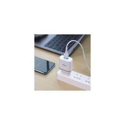 Зарядное устройство Hoco C12Q QC3.0 3А USB, белое