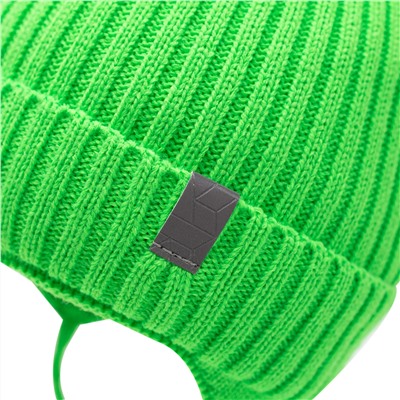 Шапка трехслойная с завязками, вывязанными ушками, узором "резинка", светоотражающим шевроном "графика" и ниточным помпоном. Цвет: зеленый