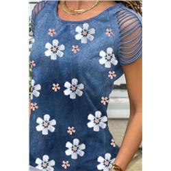 Голубая футболка с разрезами на рукавах и цветочным принтом