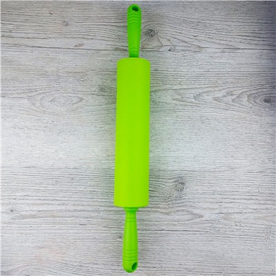 Скалка силиконовая с пластиковыми ручками 52 см