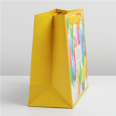 Пакет ламинированный горизонтальный «С днём рождения», ML 27 × 23 × 11,5 см
