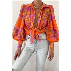 Оранжевая блузка с ярким цветочным принтом и объемным рукавом