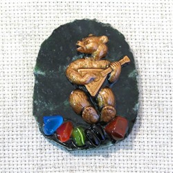 Магнит Медведь с балалайкой на змеевике, 1137