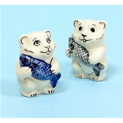 Белый медведь с рыбой, майолика, ГД 3591
