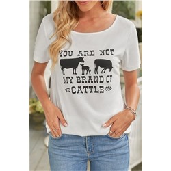 Белая футболка открытым плечом и надписью: Not My Brand Of Cattle