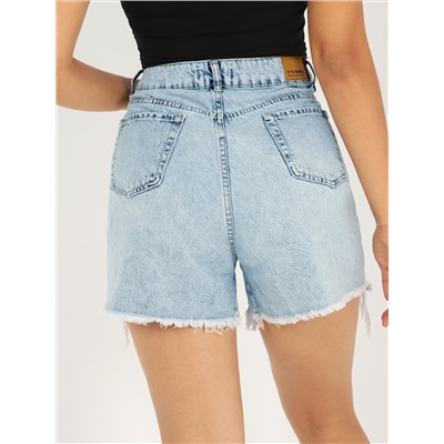 Denim Shorts mit Riss, rohem Saum