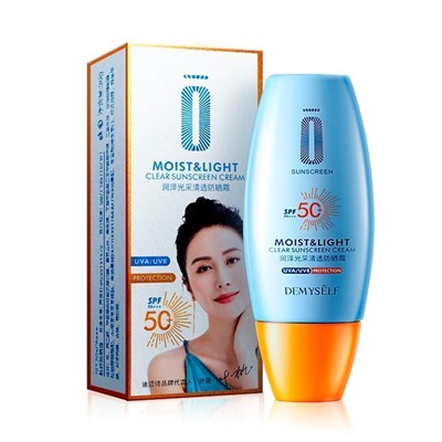 Солнцезащитный крем Moist & Light Clear Sunscreen Cream SPF 50+ UVA- и UVB-лучей.