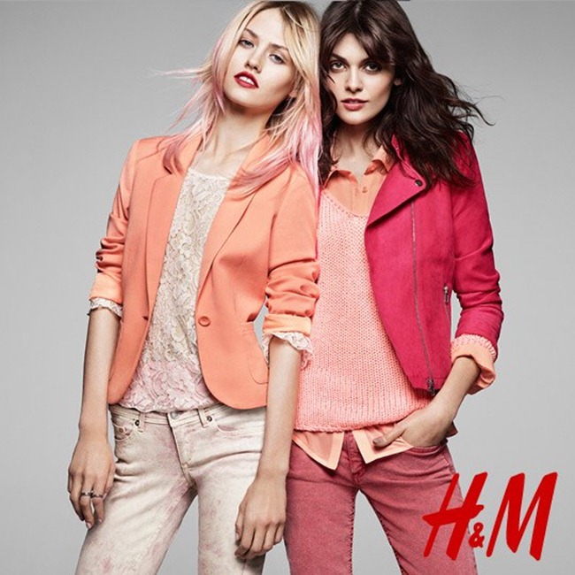 Н м интернет. H&M. HM одежда. H M женская одежда. Реклама одежды h m.