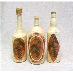 Бутылка, декорированная берестой, с аппликацией Шишки