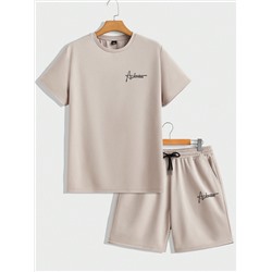 Manfinity Homme 2 Stück Set für Herren in Standardgröße, bestehend aus khakifarbigem T-Shirt mit Grafik und Shorts