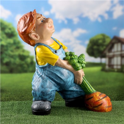 Садовая фигура "Мальчик с морковью" 65х60см