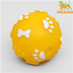 Мячик пищащий "Лапки" для собак, 5,5 см, жёлтый
