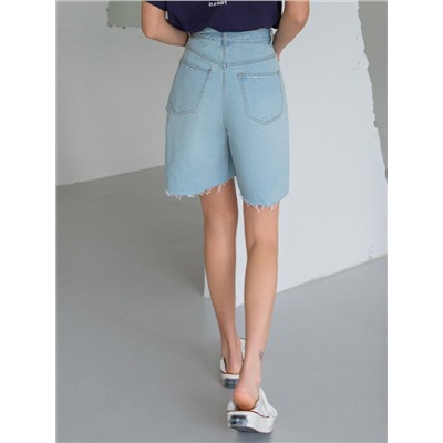 DAZY Denim Shorts mit Riss, rohem Saum