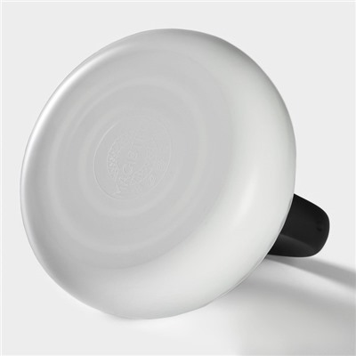 Чайник со свистком из нержавеющей стали Magistro Glow, 3 л, индукция, ручка soft-touch, цвет белый
