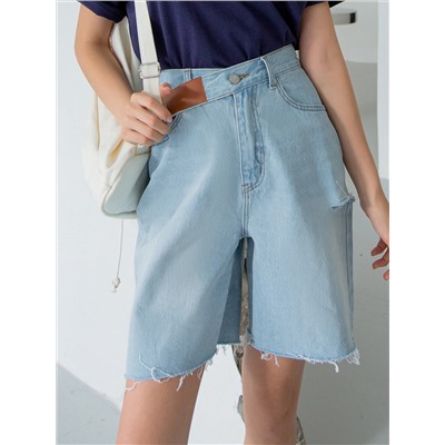 DAZY Denim Shorts mit Riss, rohem Saum