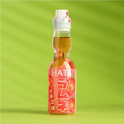 Напиток газированный Ramune, со вкусом клубники, 200 мл